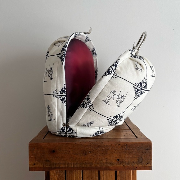 Vintage Delft Tile Fabric Printed Top Handle Cushioned Carry Case - Picture 10 of 16